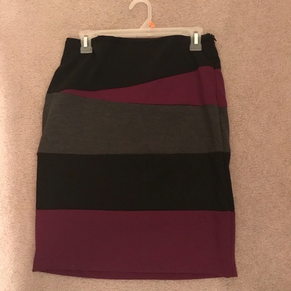 A midi skirt black-purple and grey - Picture 2 of 2